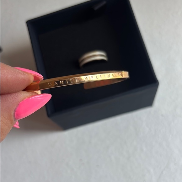 Daniel Wellington Gold Cuff Bracelet and ring - Picture 2 of 7